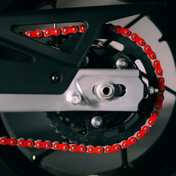 Chain red, pitch: 520/106 for Aprilia RS 457 /Tuono 457